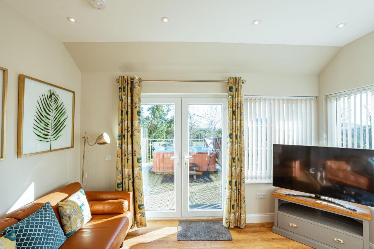 Sparrowhawk Cottage With Hot Tub Newton Stewart Exterior photo