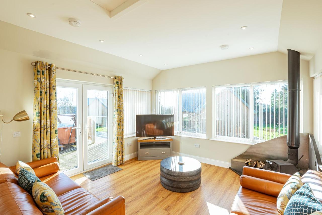 Sparrowhawk Cottage With Hot Tub Newton Stewart Exterior photo